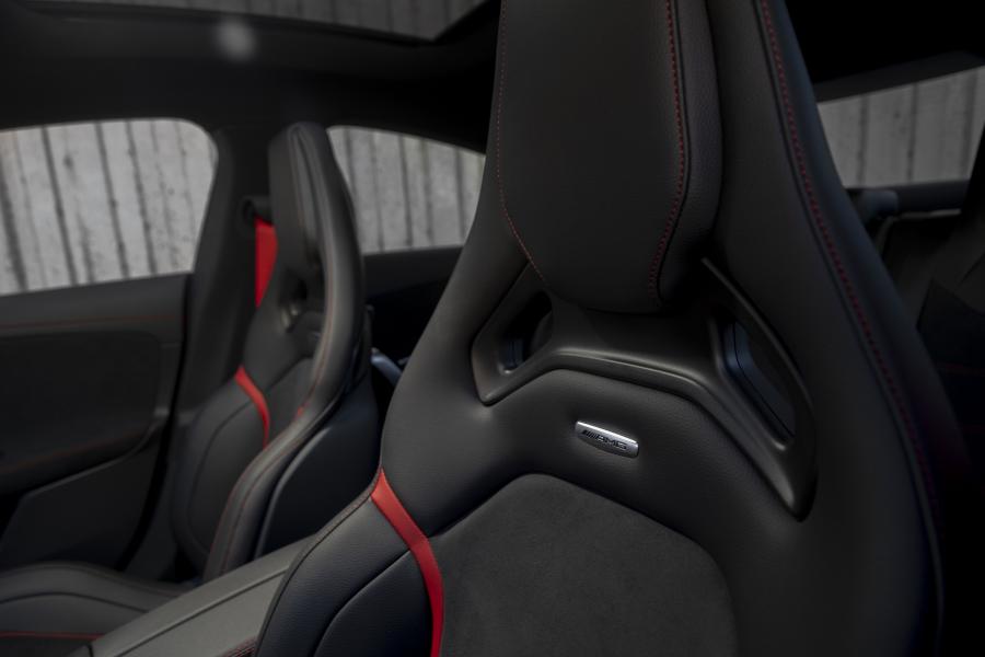 Детали интерьера Mercedes-AMG CLA35 4Matic (C118) 2019 года  (NA) (фото 29 из 40)